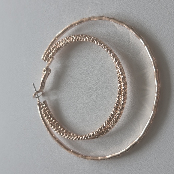 Earring - Picture 3 of 3